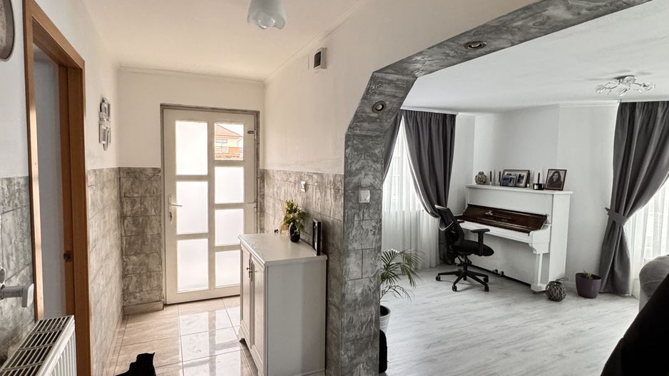 Vilă spațioasă cu 6 camere – Cartierul Viena, Oradea - Poză 11