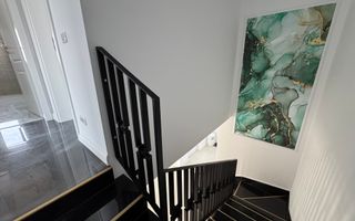 Casa cu 5 camere , 3 bai si garaj in Dumbravita - Poză 11