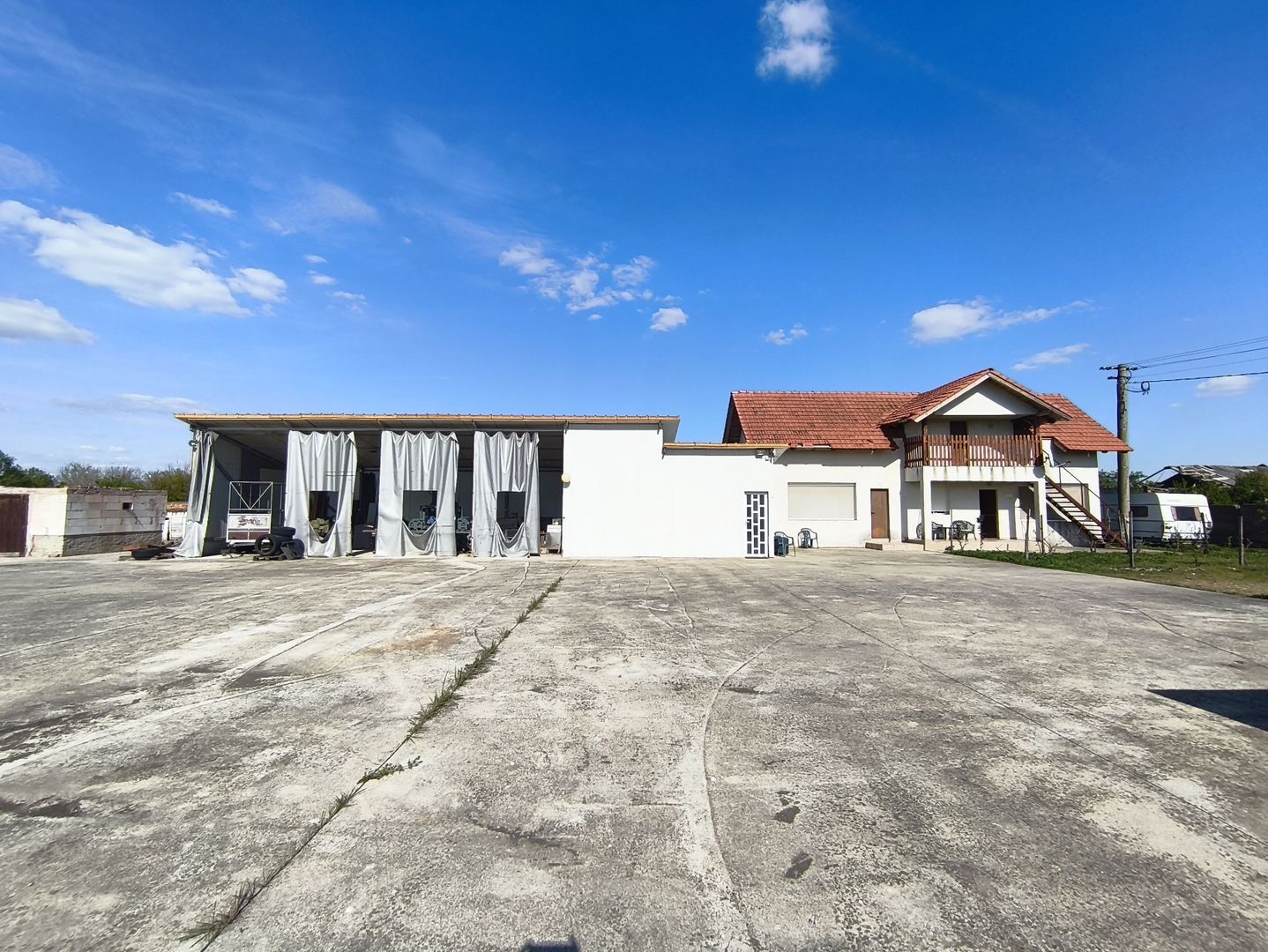 Casa cu 4 camere cu teren de 14,340 mp + platforma de beton cu hala - Poză 1