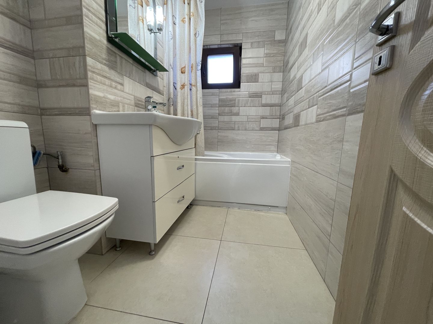 Apartament cu patru camere si garaj in zona Aradului - Poză 13