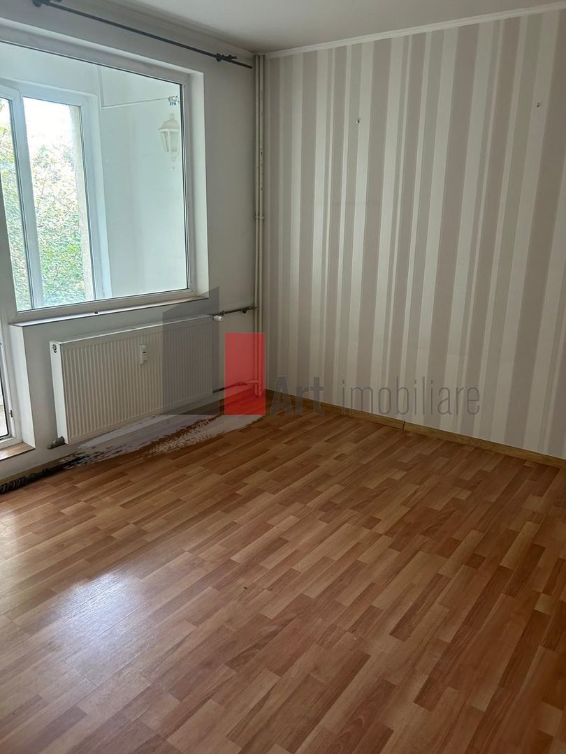 Vânzare apartament 4 camere decomandat Bd. Brâncoveanu - Izvorul Mureșului - Poză 1