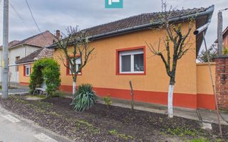 Casă 2 corpuri și 5 camere ultracentral în Curtici - Poză 1