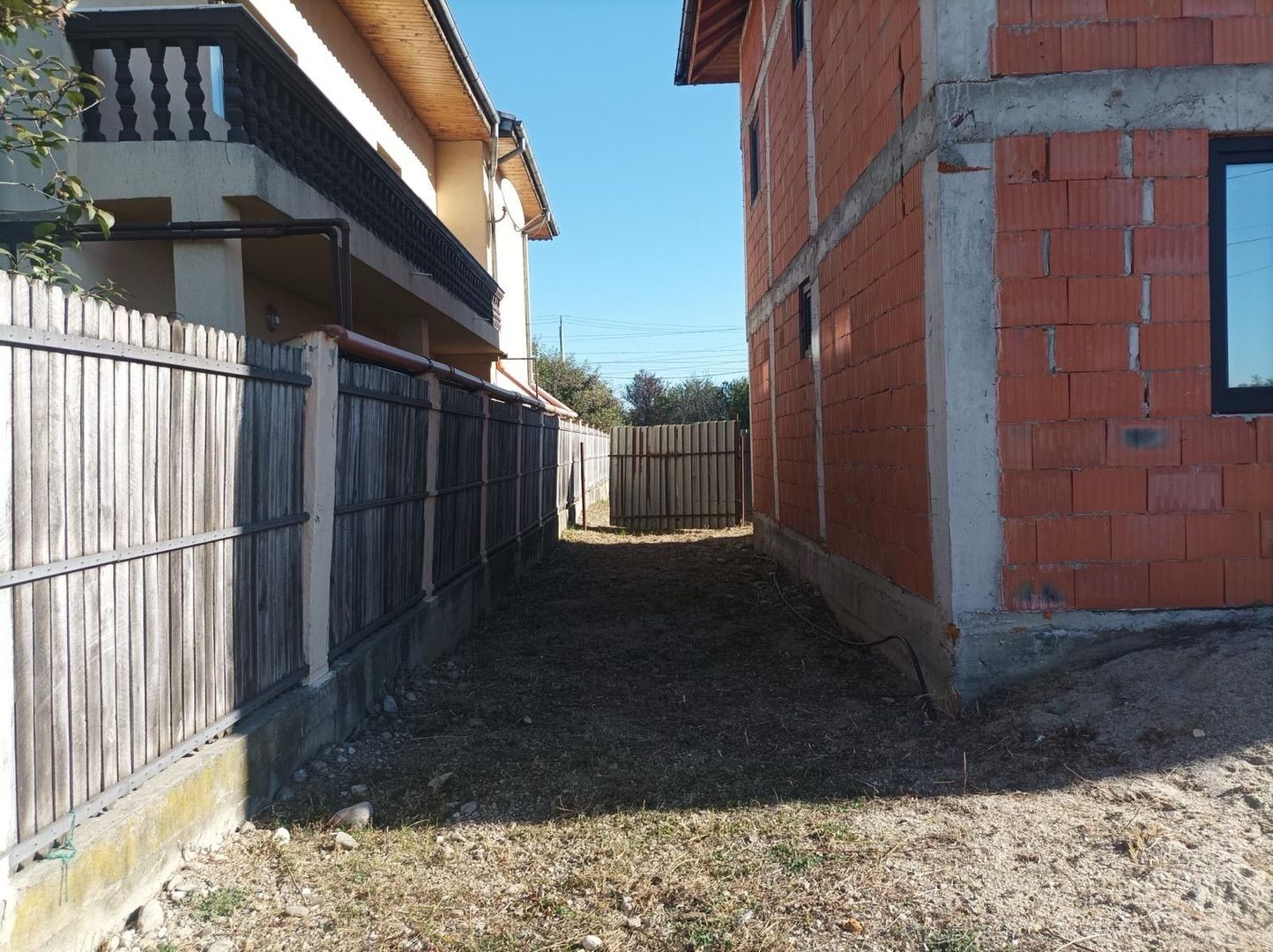 Aproape de oraș! Vânzare casă cu 5 camere în Ulmi! - Poză 18
