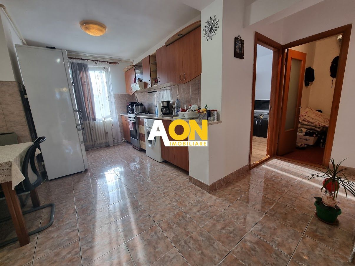 Apartament decomandat cu 3 camere, balcon, Ampoi 1 - Poză 2
