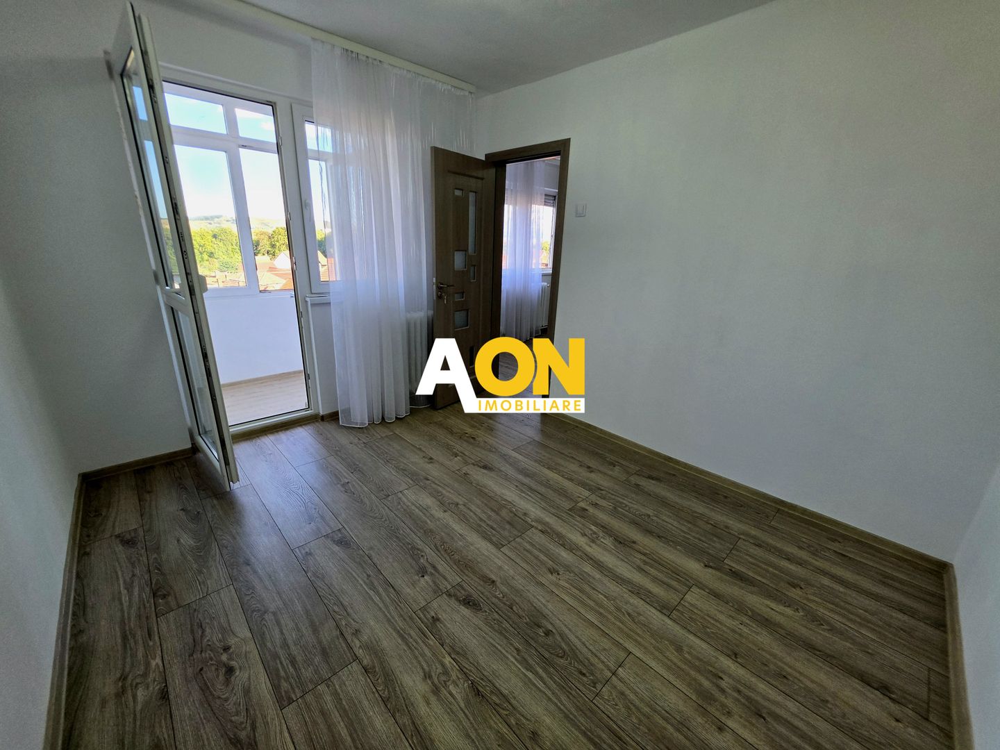 Apartament 2 Camere, Complet Renovat - Poză 4