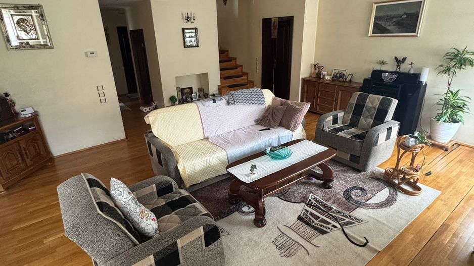 Casa de închiriat 7 camere Sector 4, ideal pentru clinica, gradinita - Poză 1