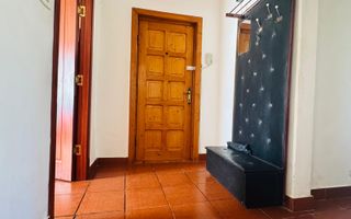 Apartament 3 camere, decomandat,etaj 4 (zona centrala Hotel Traian) - Poză 2