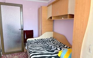 De vanzare apartament cu 3 camere, micro 38, et. 3, 63.000 euro - Poză 4
