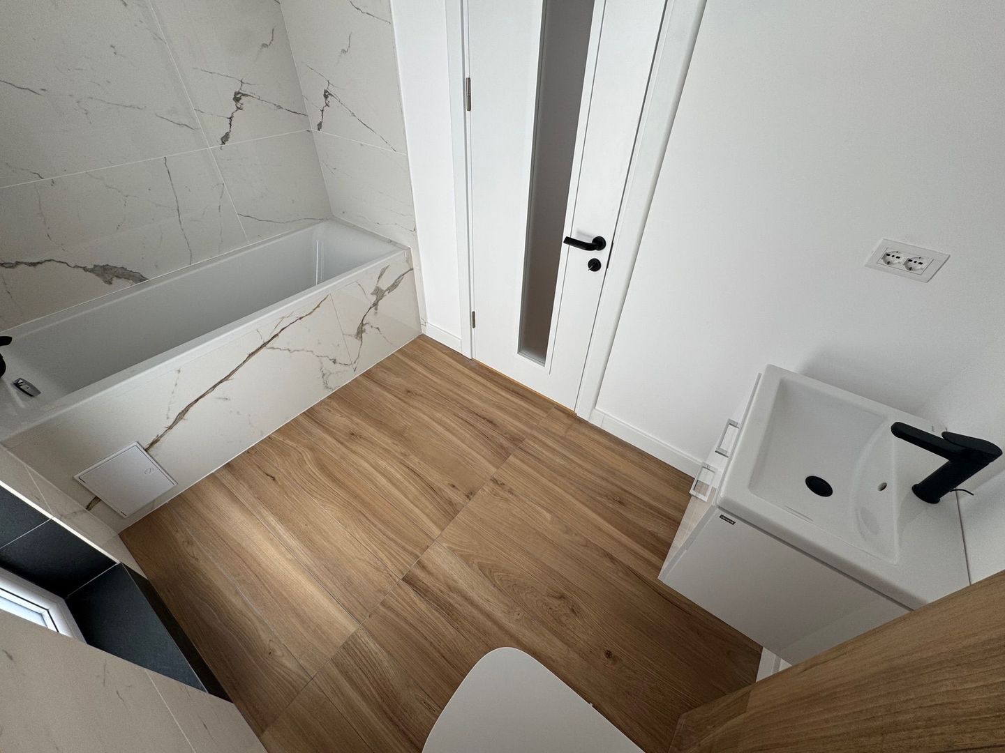 Vile Tunari, zona BUNA, Toate Utilitatile, curte 350m2 - Poză 5