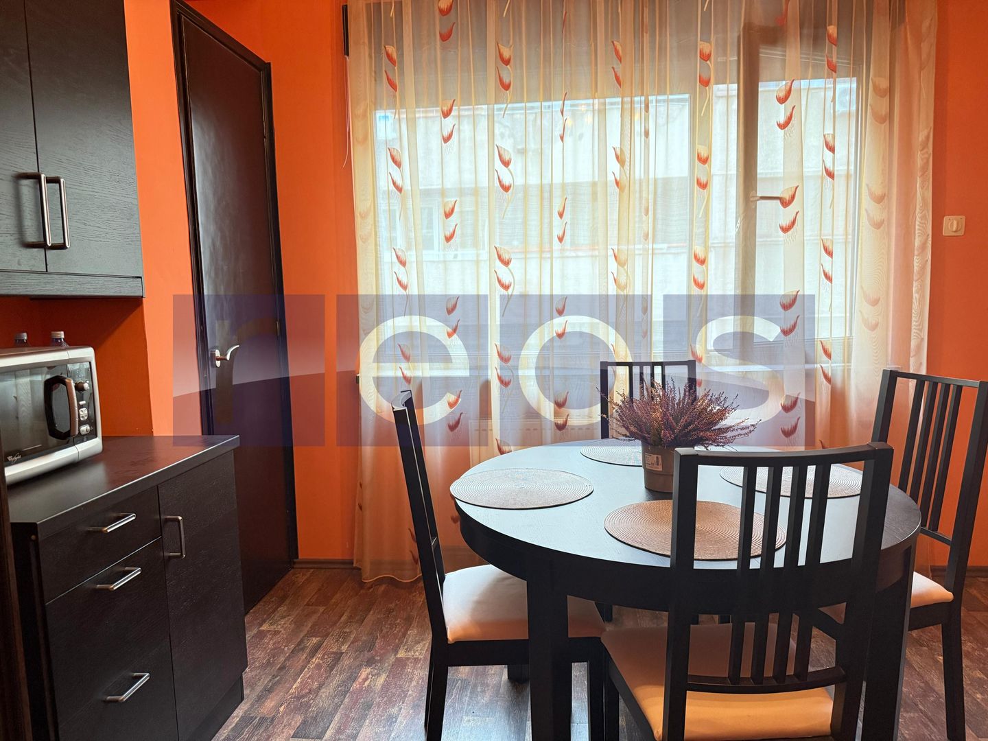 DE VÂNZARE APARTAMENT 2 CAMERE ZONA ULTRACENTRAL PIAȚA AMZEI - Poză 2