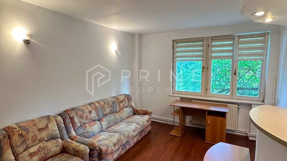DE ÎNCHIRIAT: Apartament cu 3 camere | Cartierul Cornișa (Zona Zambara - Poză 4