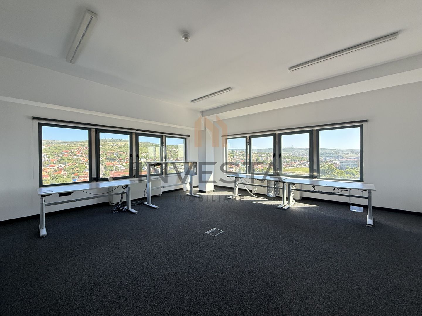 Ultimul etaj, vedere panoramică – Spațiu de birouri - Poză 1