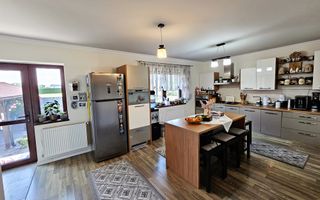 Casă cu 4 camere, complet mobilata, utilata, Alba Iulia, zona Partos - Poză 8