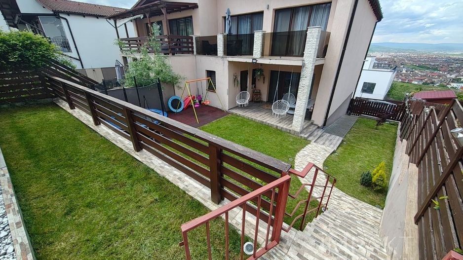 Duplex cu vedere panoramica | Garaj | Zona Narciselor | Vivo - Poză 1
