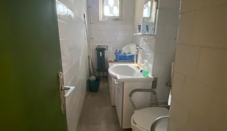 vand apartament 3 camere, etaj 2, zona Piata Sarbilor