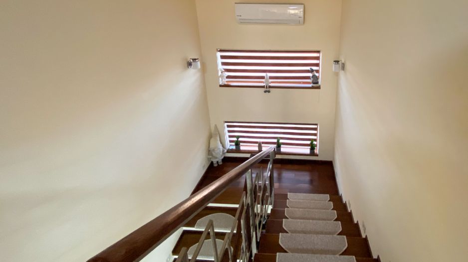 Descoperă Eleganța și Rafinamentul: Vila de Vis pe un lot generos - Poză 16