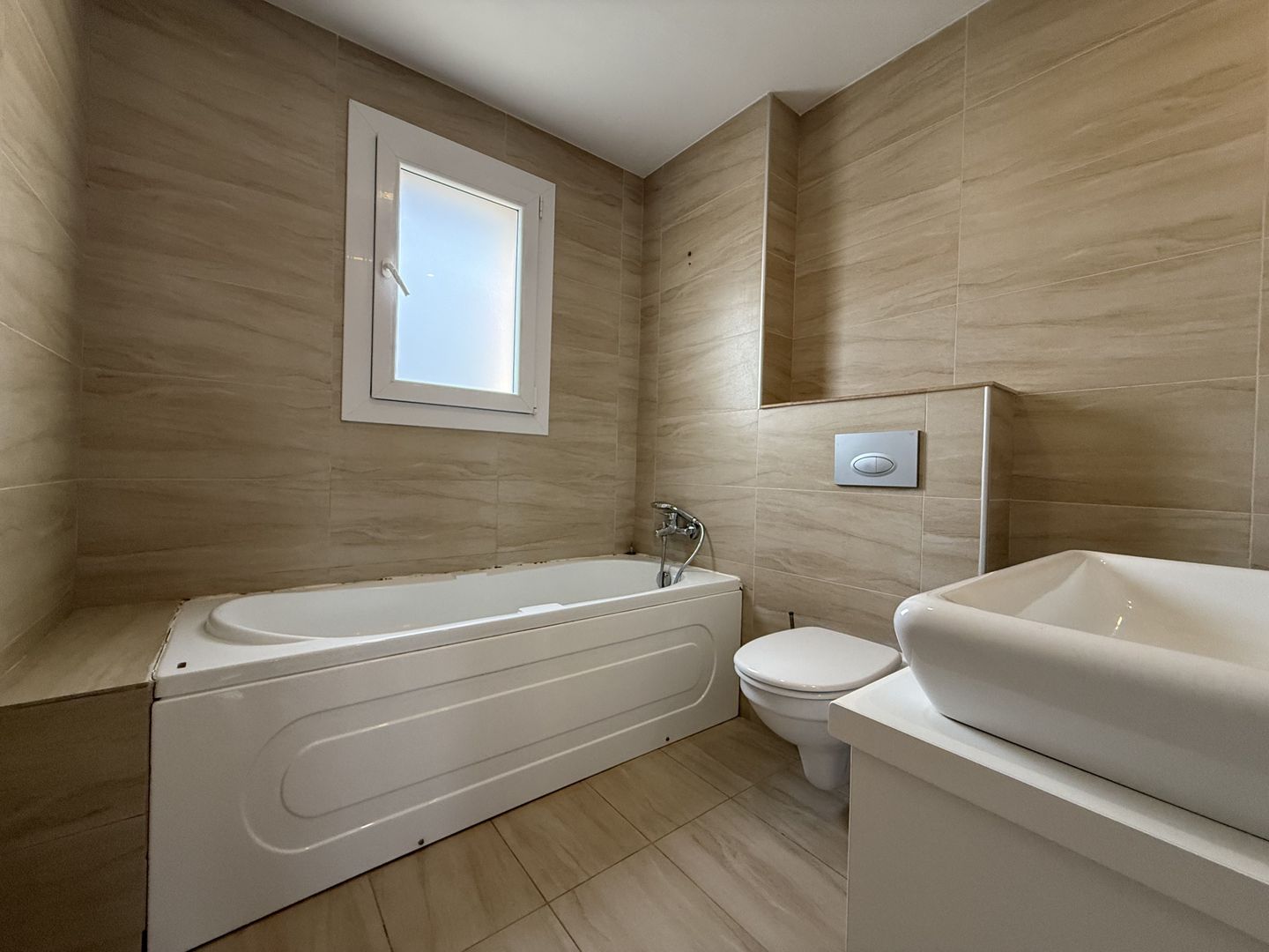 Vila cu 2 dormitoare si 3 bai | Cosmopolis | aproape de Mall | Piscina - Poză 13