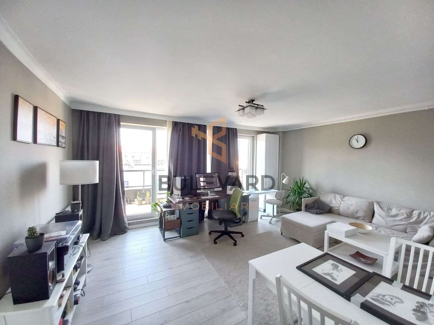 Apartament ultrafinisat 2 camere, terasa, zona semicentrala. - Poză 2