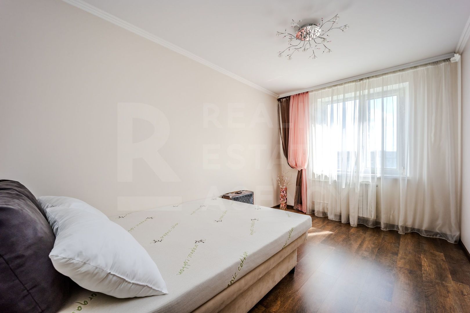Vânzare, apartament 4 camere 86 mp , str. Milescu Spătaru, Ciocana - Poză 11
