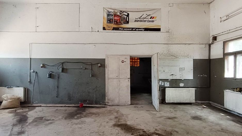 Proprietate cu 2 hale si casa la inchiriat,teren 1350mp - Poză 3