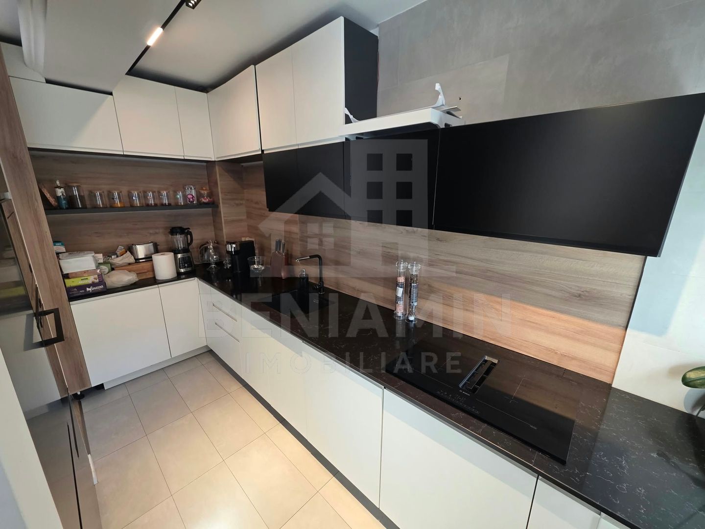 Apartament Superb 3 Camere- Ultracentral- Curte Privată 27mp-Parcare - Poză 8