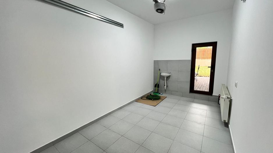 Casa cu 7 camere | 3 balcoane | Garaj | 220 mp + 80 mp curte | Cartier Panorama - Poză 37