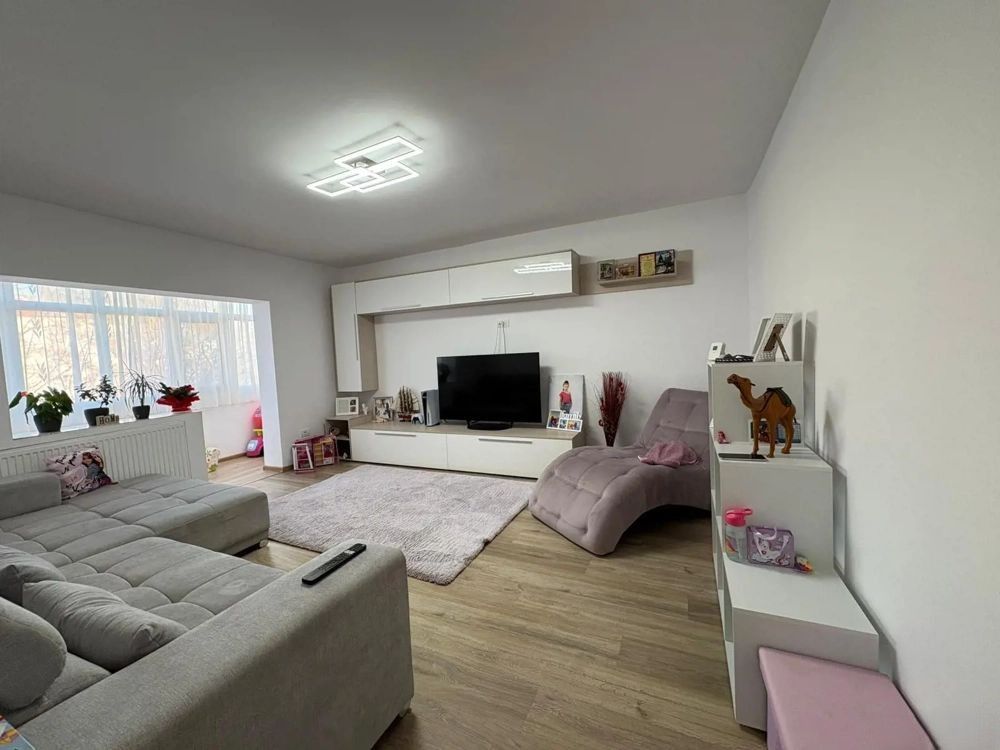 Aradului | 3 Camere | Decomandat | Etaj Intermediar. - Poză 2