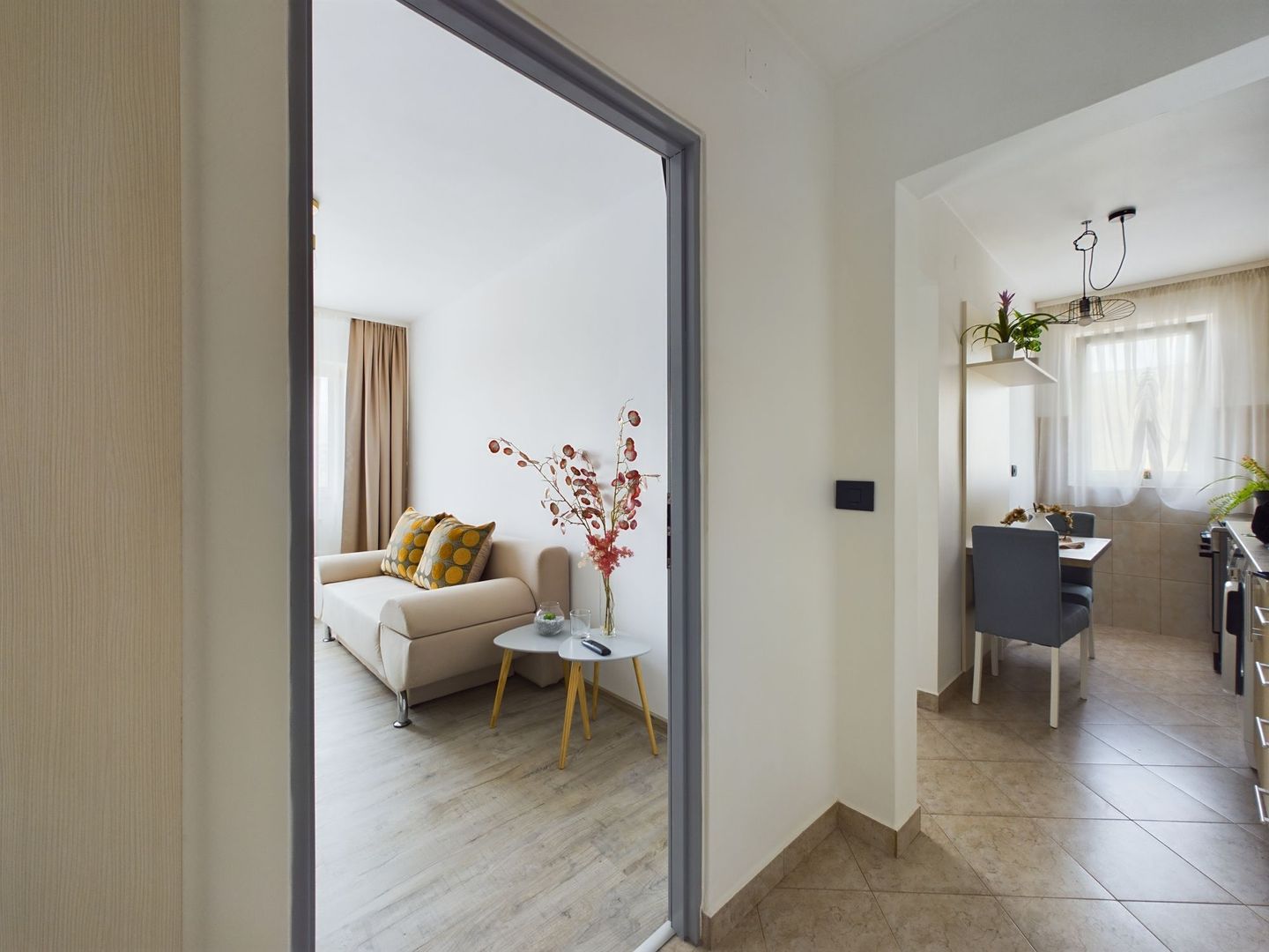 Apartament cu 3 camere în Vlaicu, Y-uri - Poză 1