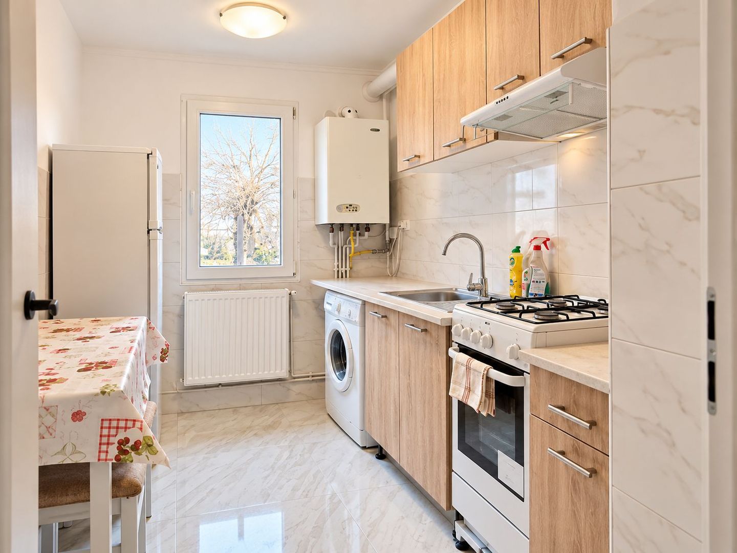 Apartament 2 camere,  50 mp Podu Ros Primaverii 360 euro - Poză 1