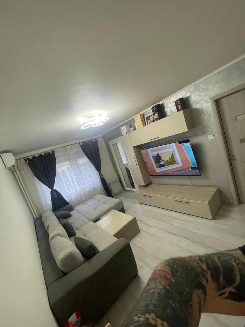 Vanzare apartament 3 camere in Titan, 5 minute metrou Grigorescu, renovat total - Poză 1