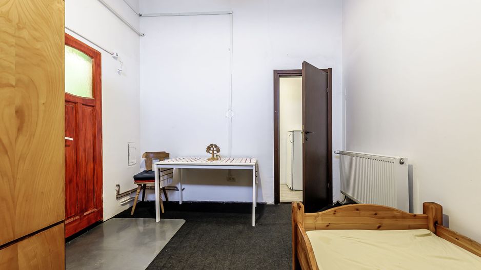 VANDUT! Garsoniera Ultracentrala - str. Episcopiei - COMISION 0% - Poză 3