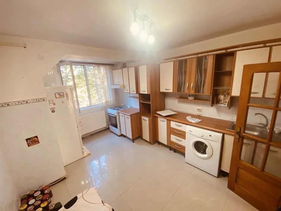 Apartament 3 camere Tiglina 2 - Poză 1