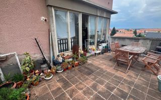 Apartament la casa 130 mp utili terasa 42 mp si pivnit zona Sub Arini - Poză 1