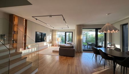 INCHIRIERE VILA ZONA PIPERA