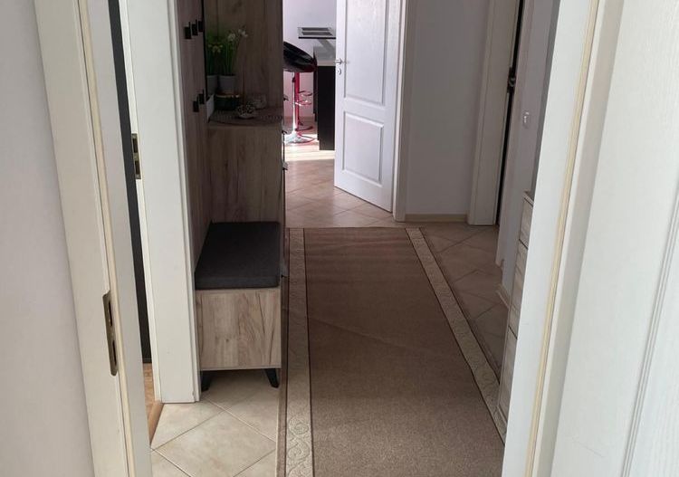 Vand apartament 3 camere, etaj intermediar, lift, 70 mp. - Poză 5