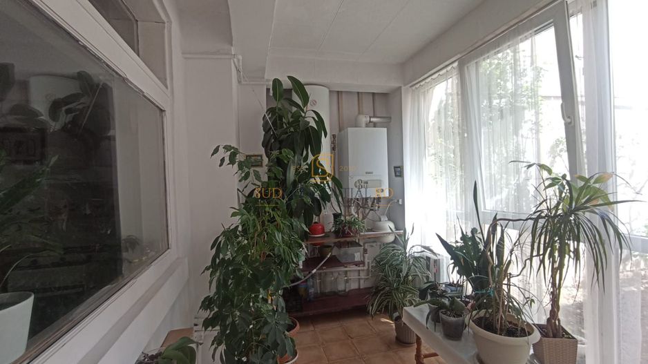 Casa spatioasa cu 7 camere, zona Bd. Brancoveanu, acces facil metrou - Poză 11