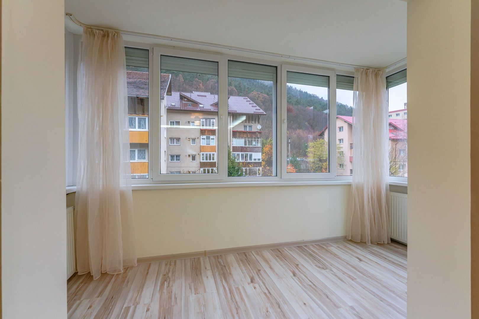 Apartament Mobilat si Utilat cu Loc de Parcare - Poză 5