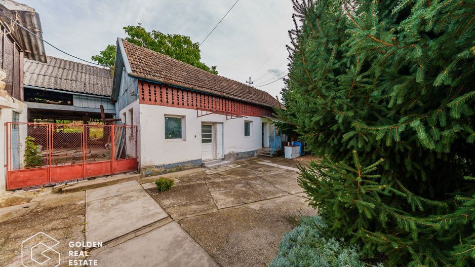 Vila superba, P+E,  Cuvin, 9 camere, 200 mp si teren 1300 mp plus anexa 3 camere - Poză 42