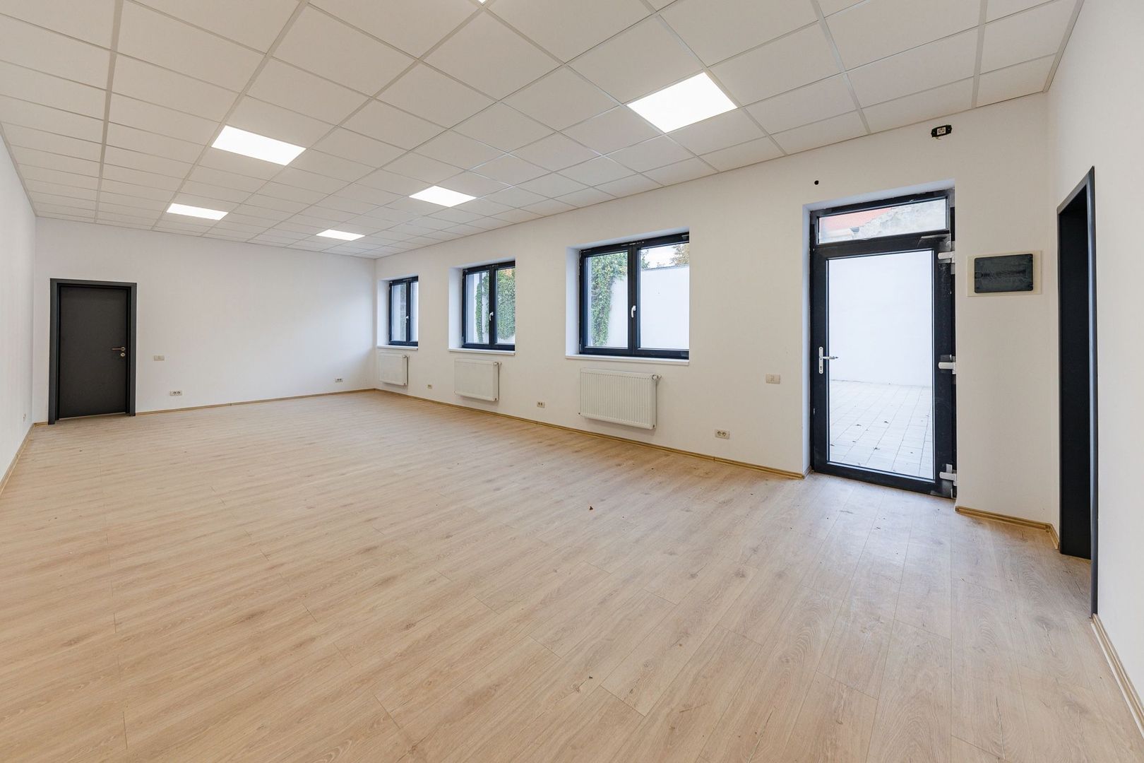 Prima inchiriere - Spatiu birouri 70 mp | Grup sanitar&Zona Chicineta - Poză 4