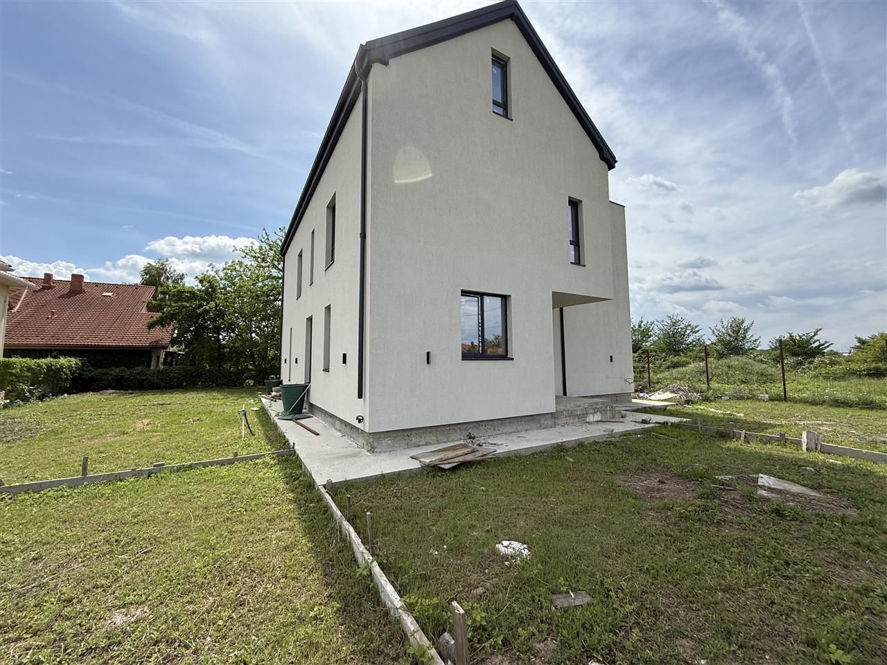 De vanzare Vila Str. Daliei - Petresti Corbeanca Ilfov - Poză 2