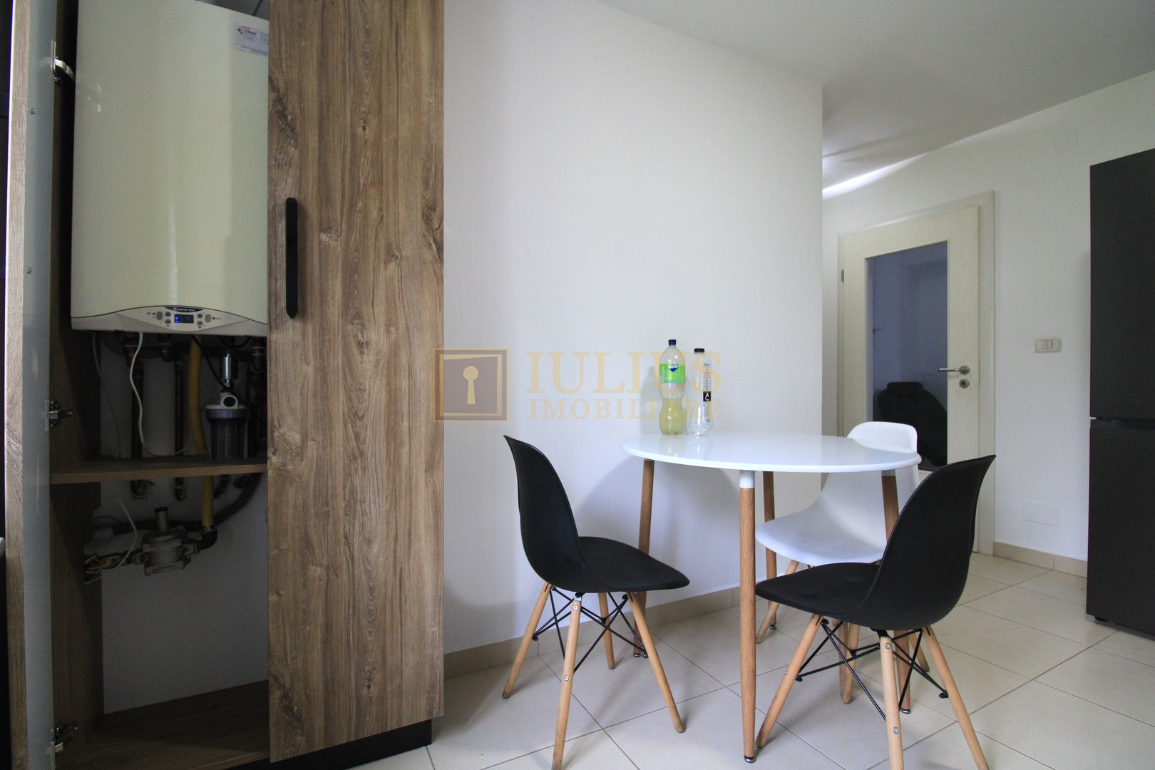 Giroc, plan parter, mobilat si utilat complet ! Loc parcare privat. - Poză 4