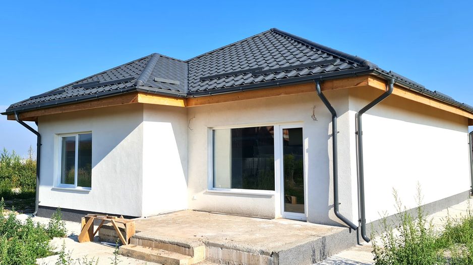 Casa individuala 3 camere finalizata cartier Izvor Tarlungeni Brasov - Poză 2