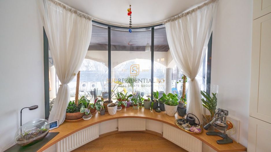 Resedinta spectaculoasa  – Vila exclusivista deschidere directa la lac - Poză 13