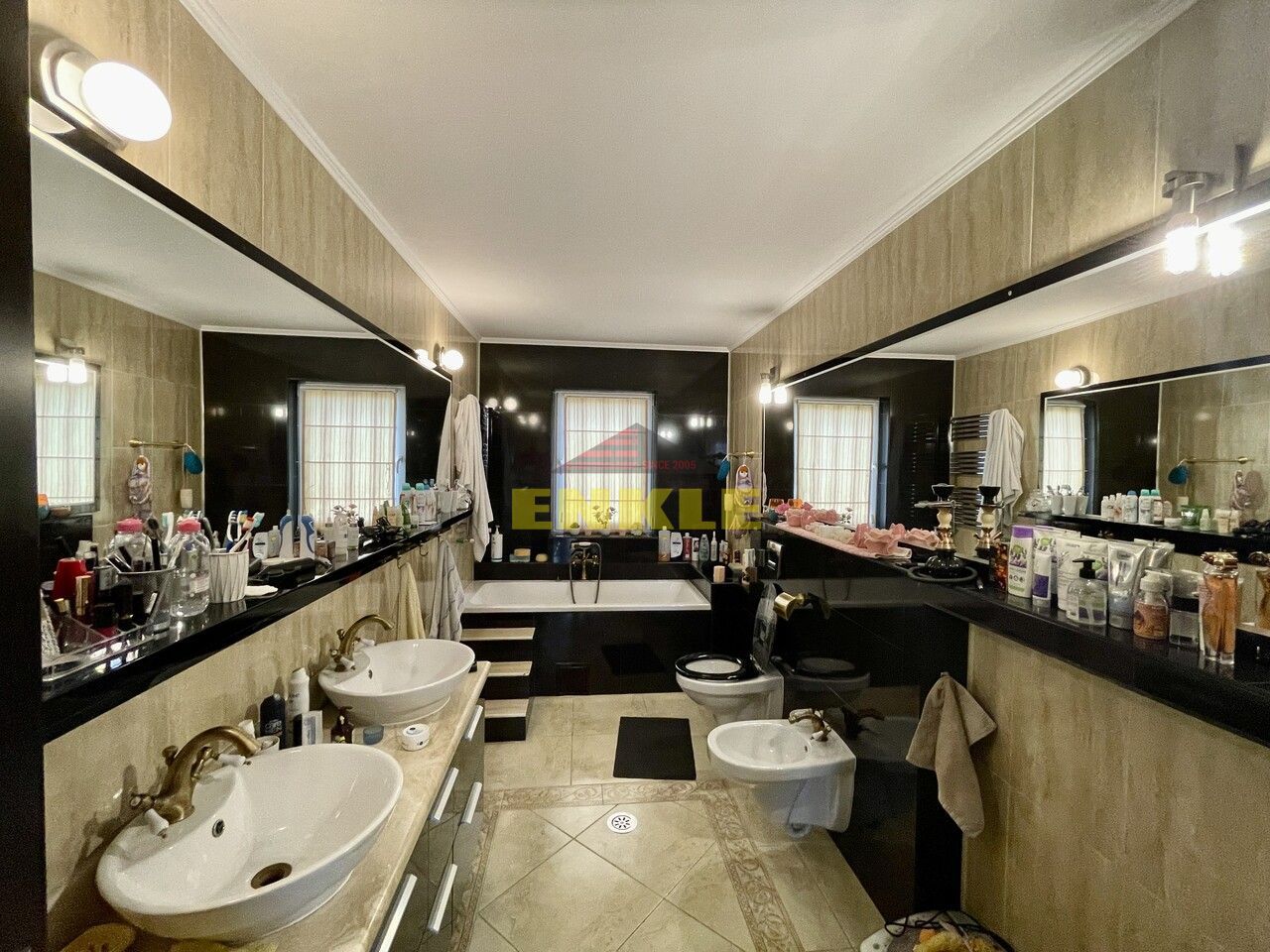 De vânzare casă cu suprafața de 250 mp plus 900 mp teren - Poză 13