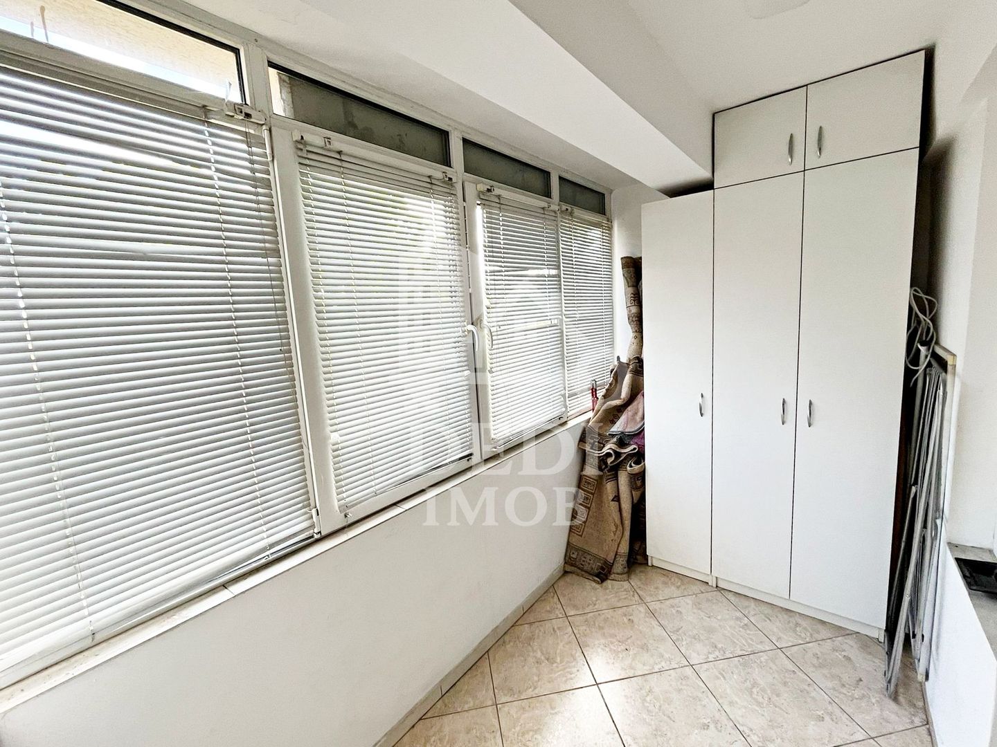 Apartament cu 4 camere de inchiriat, zona Cantemir, Oradea - Poză 10