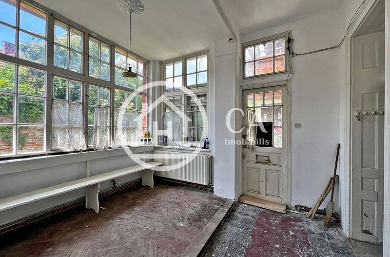 Apartament 2 camere de vânzare la curte comuna în zona Ultracentrală - Poză 2