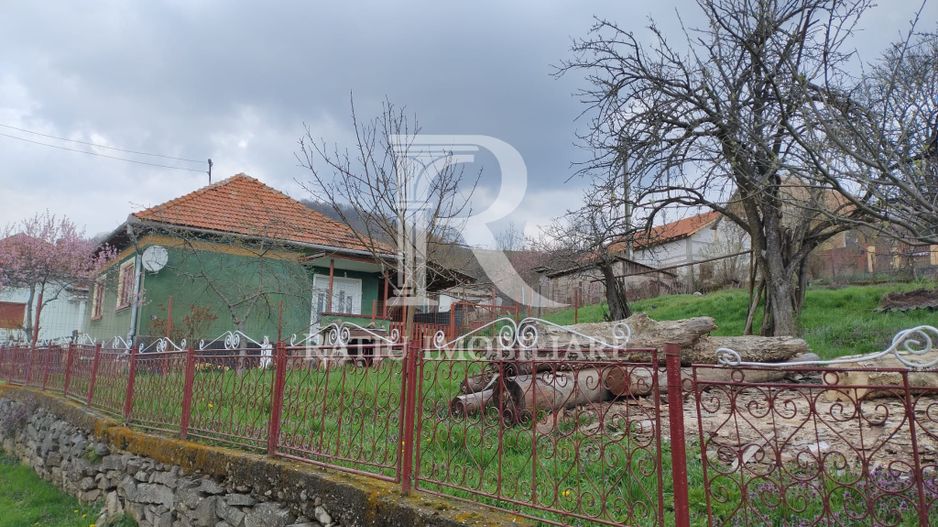 Casă din cărămidă | Teren 800 mp | Anexe tradiționale | Magura-Toplita - Poză 2