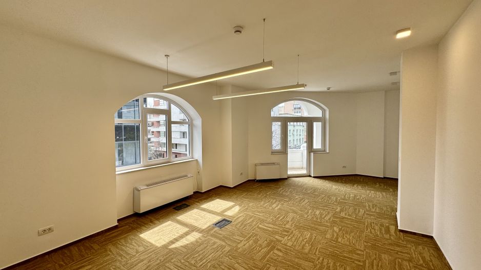 Cladire Brancoveneasca 30 de birouri 1100 mp dubla deschidere - Poză 8