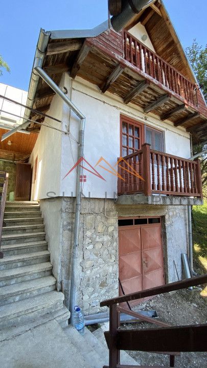 Vila de vanzare, teren 3100 mp, 7 camere, 6 grupuri sanitare, 3 CT, an 1997 - Poză 54