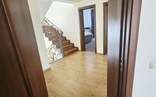 Vilă spațioasă Strejnicu S+P+1E+M, 8 camere, garaj, teren 595 mp - Poză 68